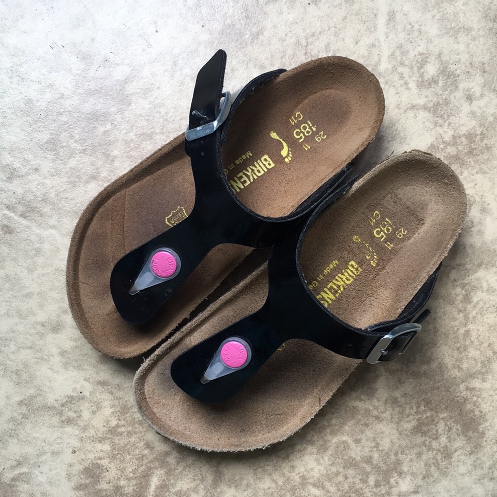 Girls Birkenstock Gizeh Black and Pinn